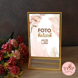 Izposoja zlatih napisov za tematske foto kotičke