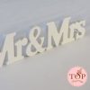 Izposoja napisa Mr & Mrs in poročne dekoracije