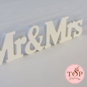 Izposoja napisa Mr & Mrs in poročne dekoracije