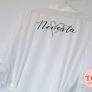 bela haljica za nevesto s čipko