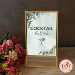 Izposoja tablice z napisom cocktail kotiček v zlatem okvirju.