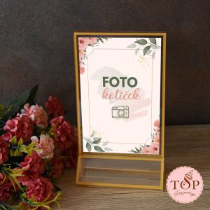 Izposoja dekoracije in drugih dekorativnih elementov za foto kotiček.