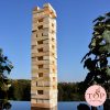 Velika lesena igra jenga za zabave.