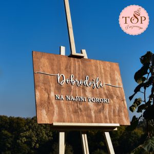 Izposoja lesenih tabel dobrodošli na najini poroki.