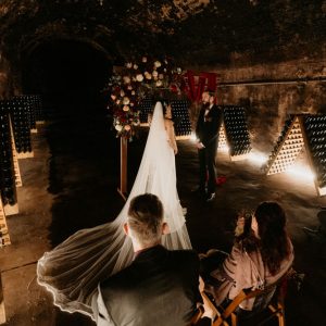 Leseni obok za poročni fotokotiček z zaveso, cvetjem ali balonsko dekoracijo