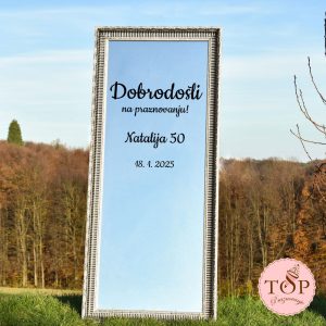 Ogledalo dobrodošlice z napisom Dobrodošli na praznovanju z imenom in številko za dekoracijo rojstnega dne.