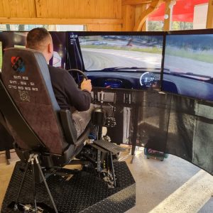 najem simulatorja vožnje SIM 83 za poroke in zabave