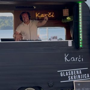 Najem dj prikolice za dogodke. Poskrbljeno za vso opremo za glasbeno doživetje.
